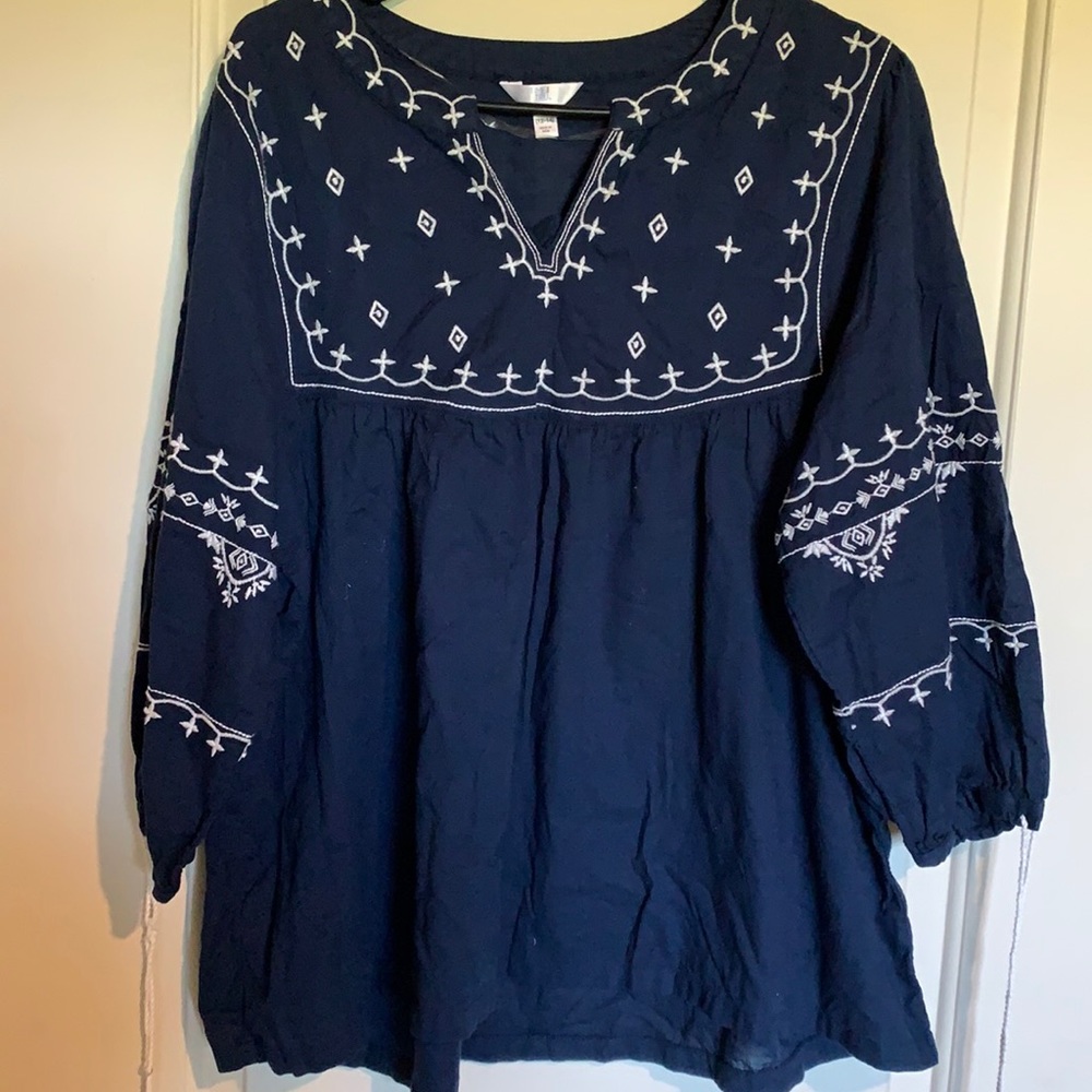 Time and Tru Blue and White Embroidered LG Top